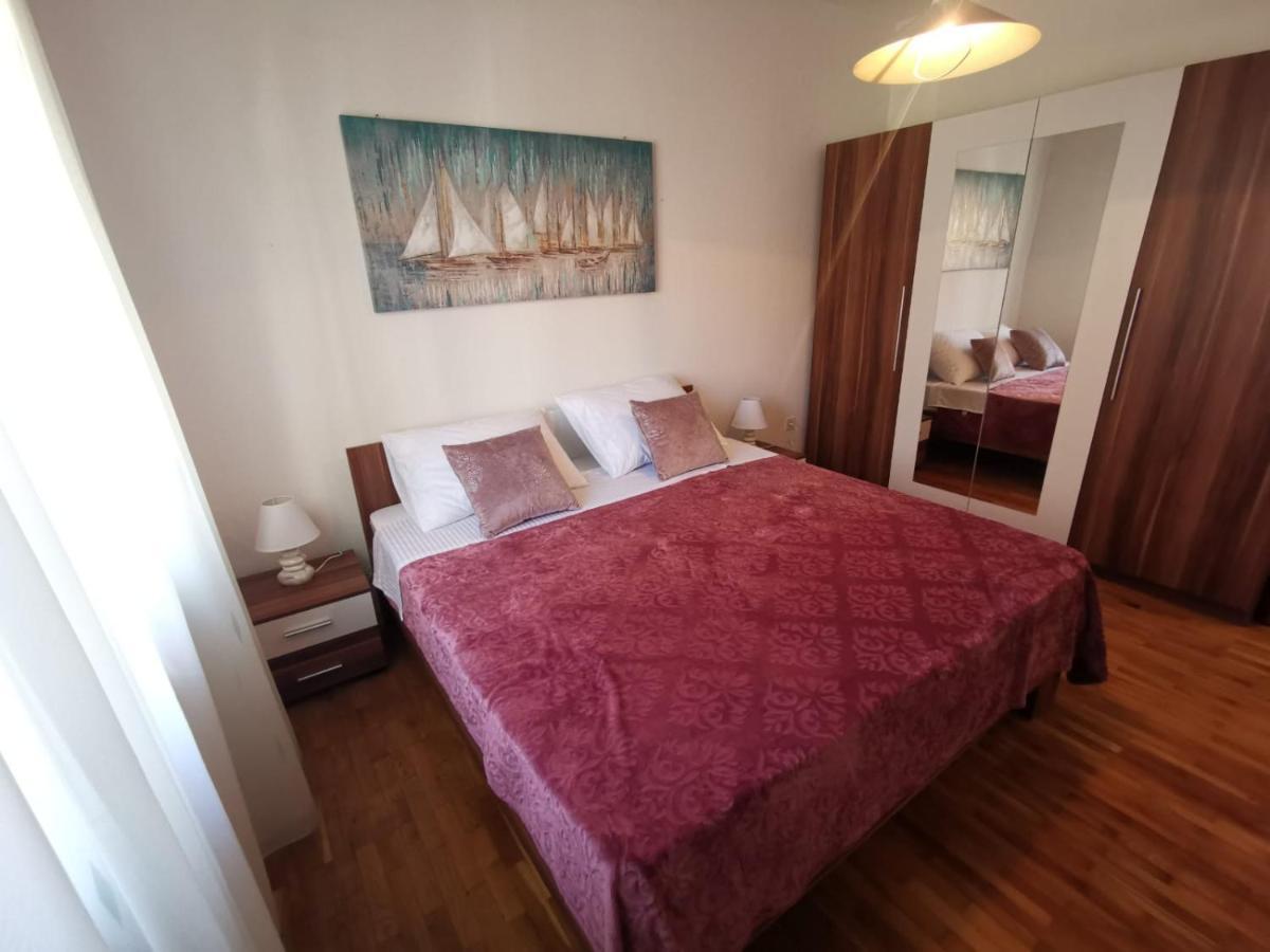 Apartments Mila Kastela Bagian luar foto