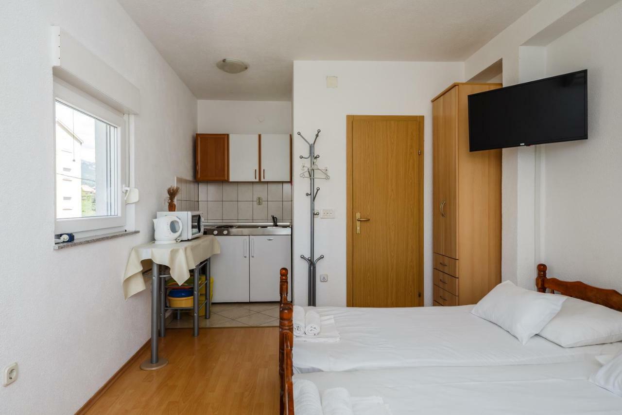 Apartments Mila Kastela Bagian luar foto