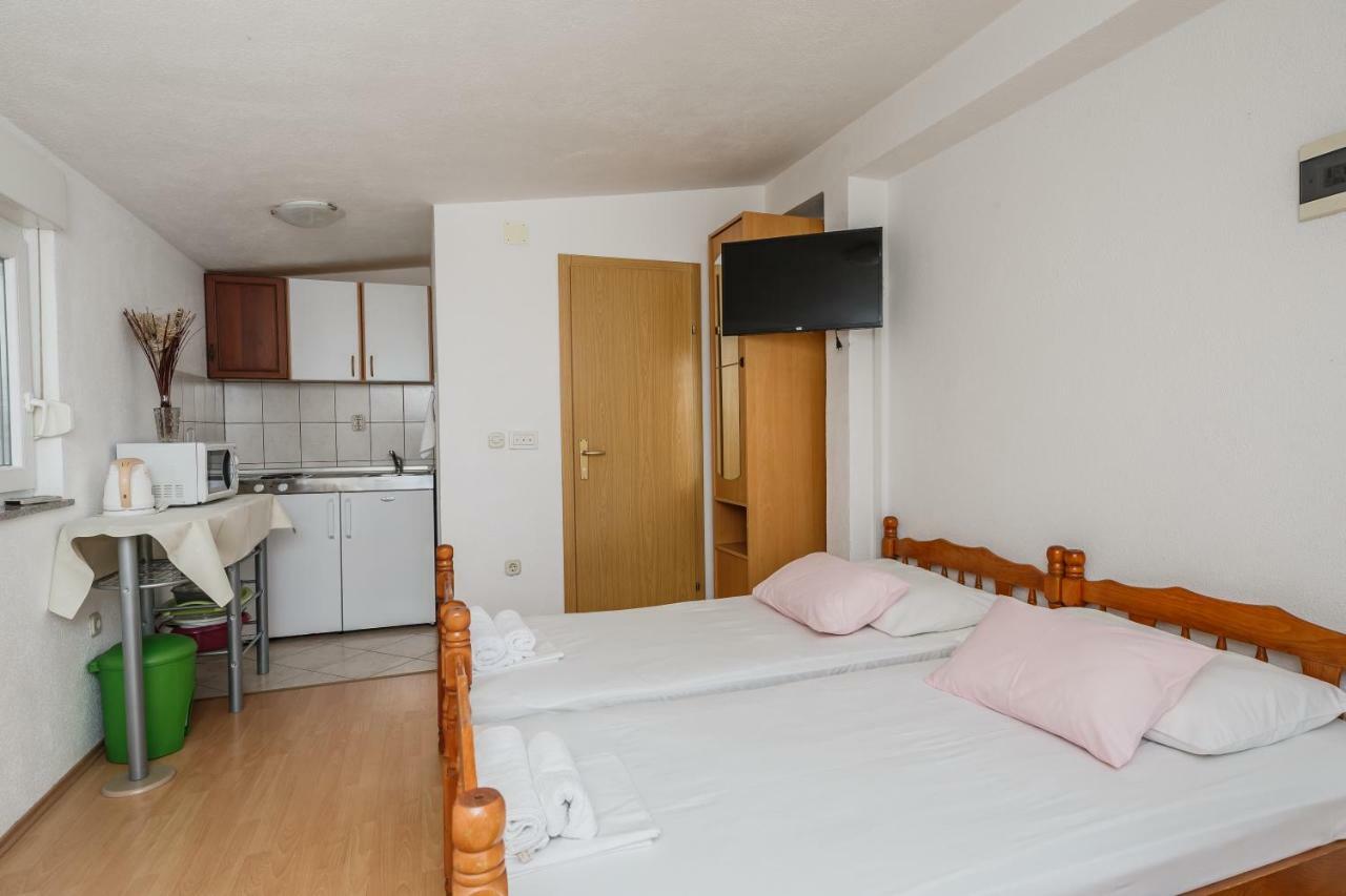 Apartments Mila Kastela Bagian luar foto