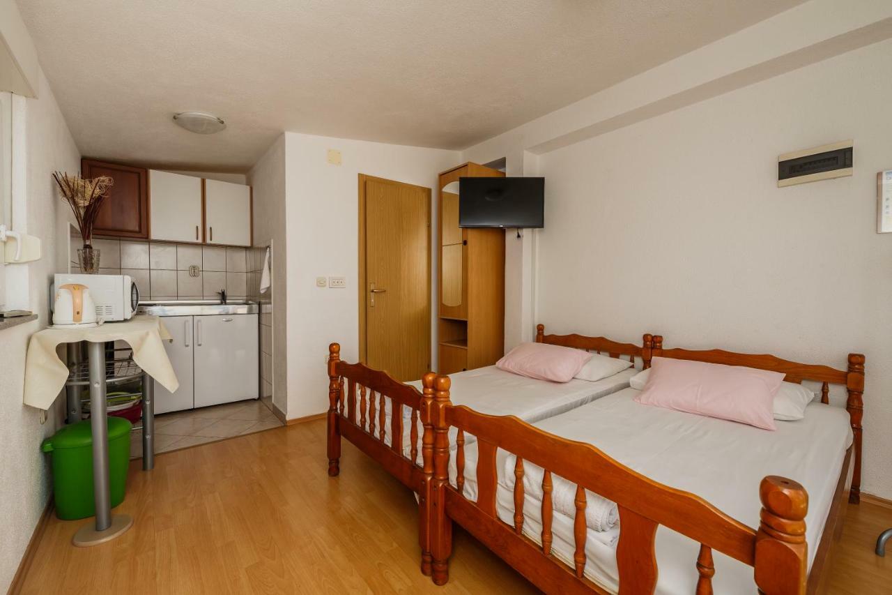 Apartments Mila Kastela Bagian luar foto