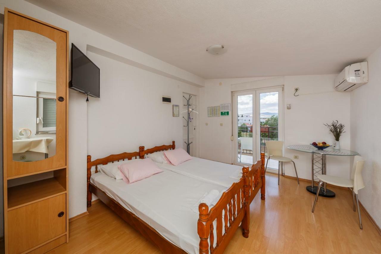 Apartments Mila Kastela Bagian luar foto