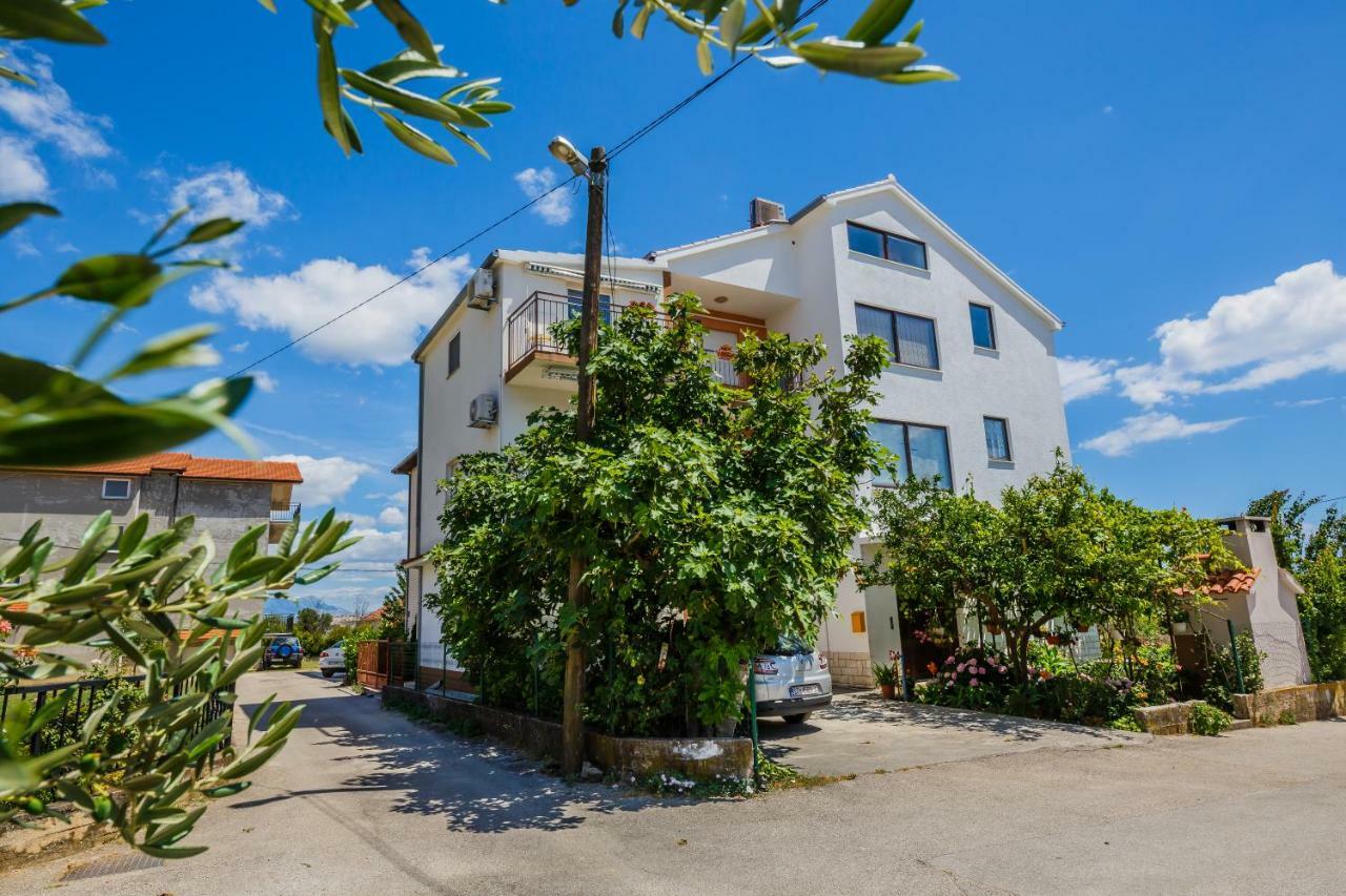 Apartments Mila Kastela Bagian luar foto