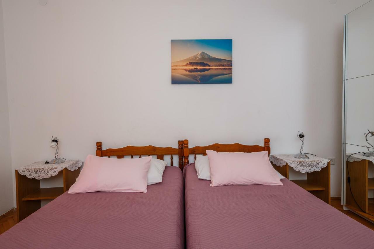 Apartments Mila Kastela Bagian luar foto