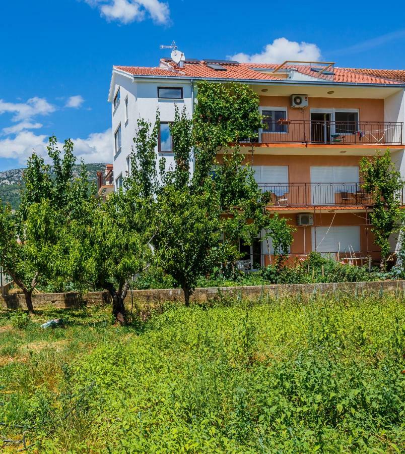 Apartments Mila Kastela Bagian luar foto