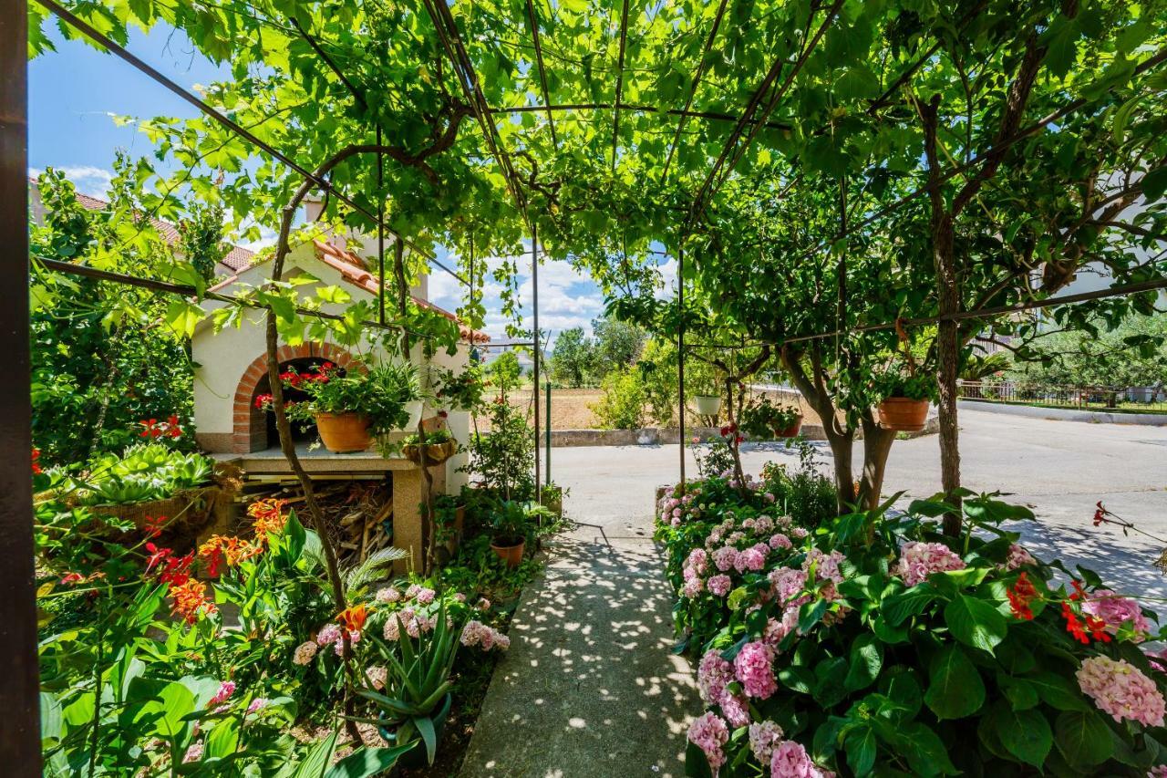 Apartments Mila Kastela Bagian luar foto