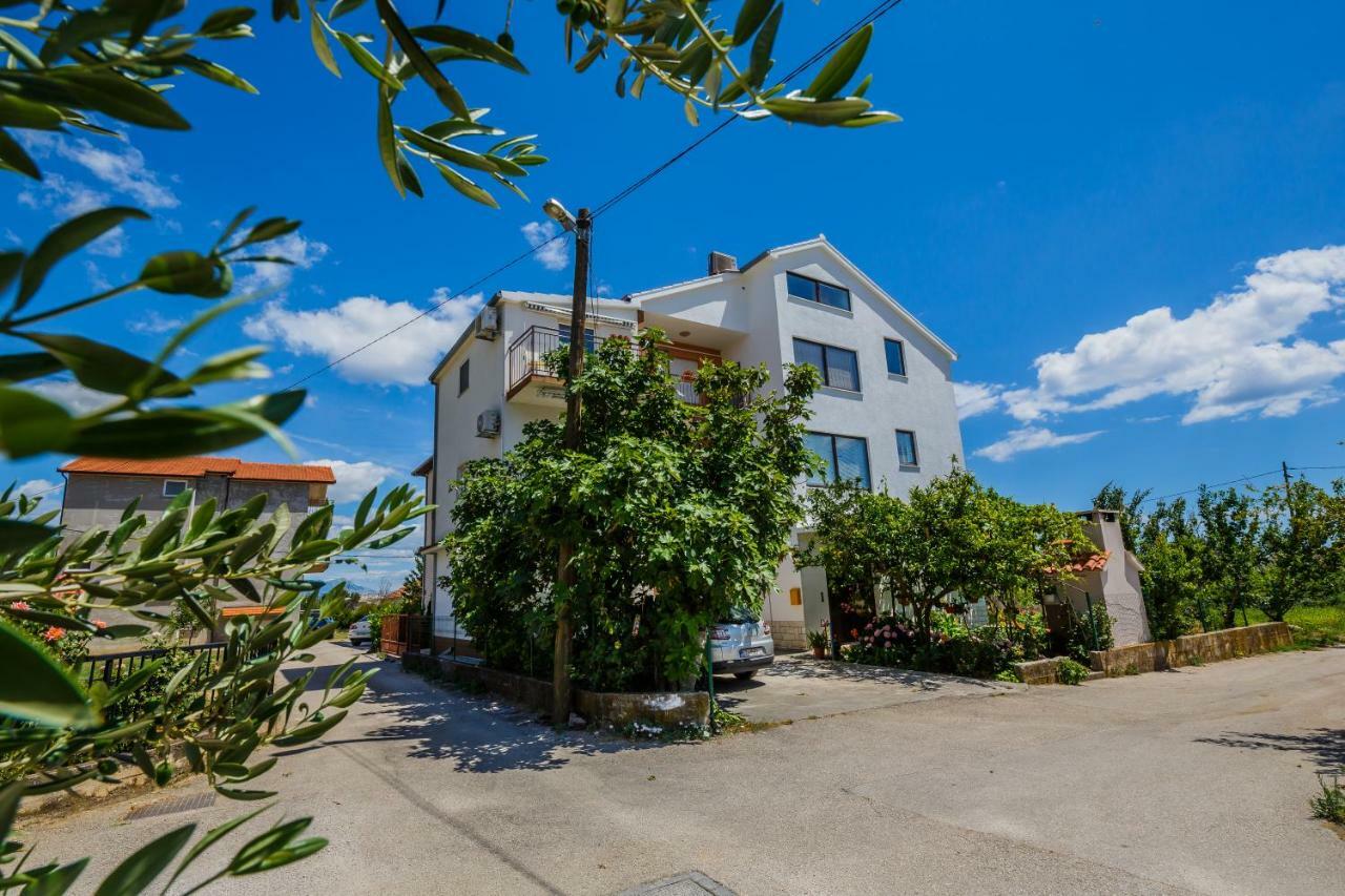 Apartments Mila Kastela Bagian luar foto
