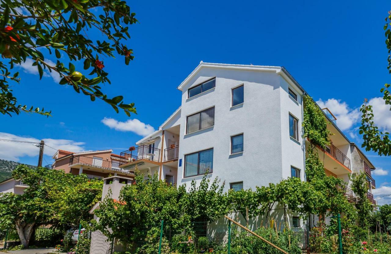 Apartments Mila Kastela Bagian luar foto